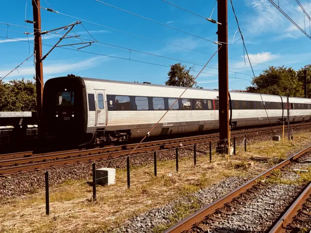 Billede af DSB MF 5003 fotograferet ud for Viby Jylland Station.