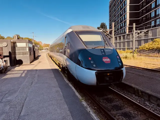 Billede af DSB MG 5604 fotograferet ud for Aarhus Hovedbanegård.