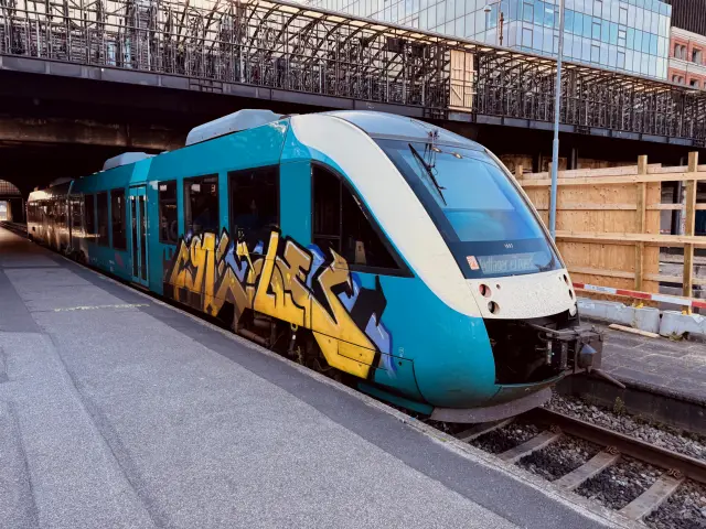 Billede af GoCollective AR 1007, tidligere ARRIVA AR 1007 fotograferet ud for Aarhus Hovedbanegård.