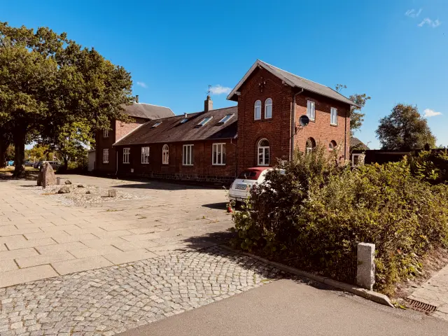 Billede af Hou Station.
