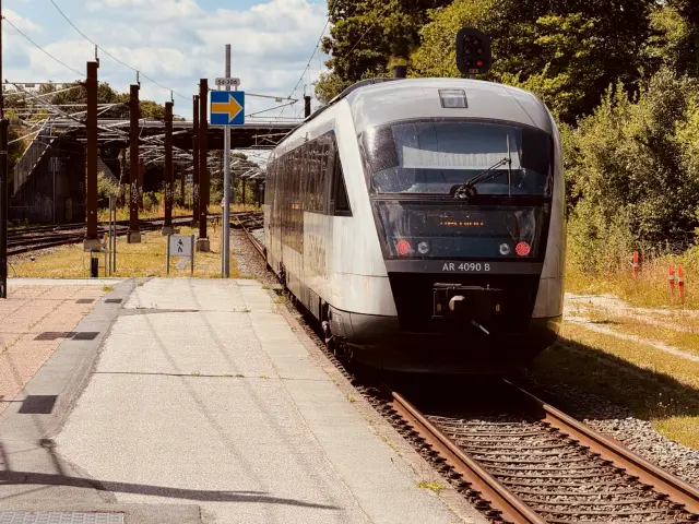 Billede af GoCollective AR 4090, tidligere DSB MQ 4130-4930 fotograferet ud for Skanderborg Station.