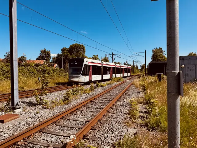 Billede af Aarhus Letbane togsæt 1113 fotograferet ud for Assedrup Letbanestation.
