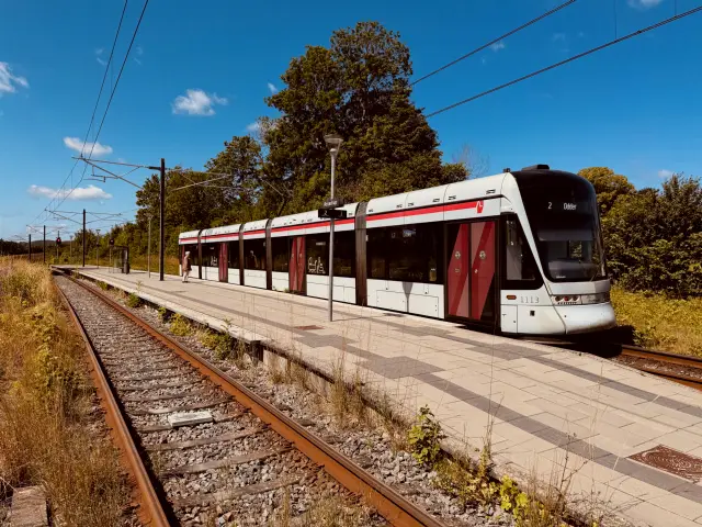 Billede af Aarhus Letbane togsæt 1113 fotograferet ud for Assedrup Letbanestation.