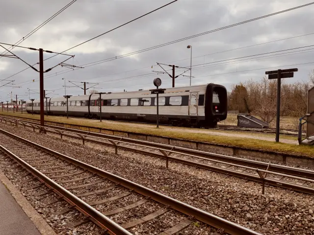 Billede af DSB MF 5001 fotograferet ud for Taulov Station.