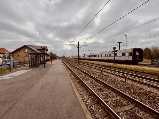 Billede af DSB MF 5001 fotograferet ud for Taulov Station.