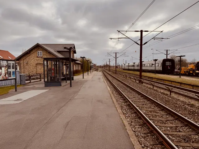 Billede af DSB MF 5001 fotograferet ud for Taulov Station.