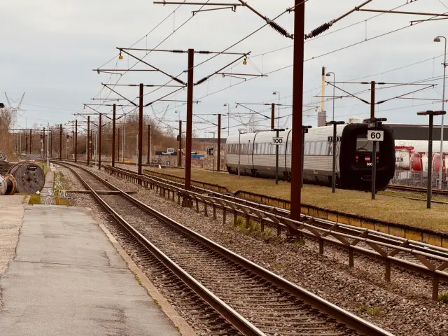 Billede af DSB MF 5001 fotograferet ud for Taulov Station.