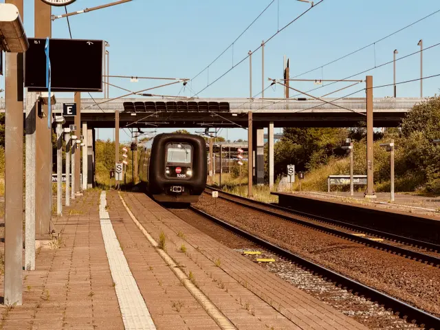 Billede af DSB MF 5005 fotograferet ud for Ørestad Station.