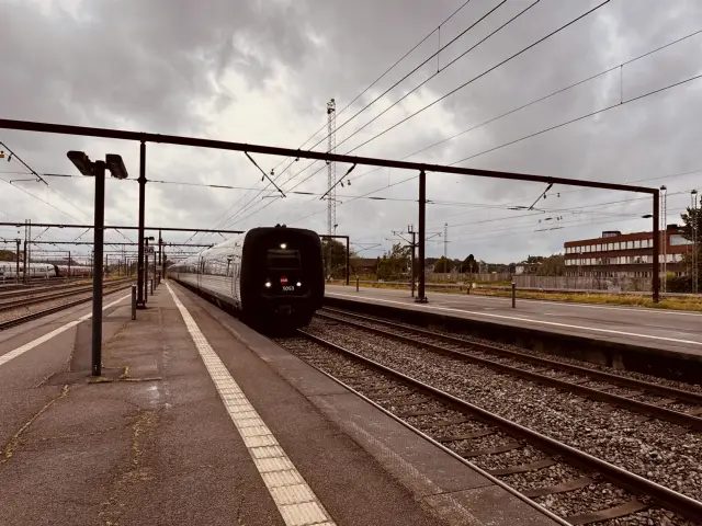 Billede af DSB MF 5053 fotograferet ud for Odense Banegård Center.