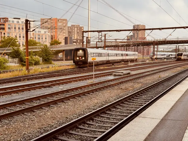 Billede af DSB MF 5060 fotograferet ud for Odense Banegård Center.