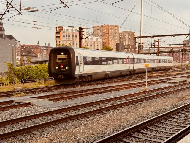 Billede af DSB MF 5060 fotograferet ud for Odense Banegård Center.