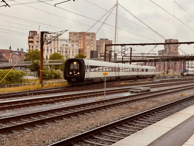 Billede af DSB MF 5066 fotograferet ud for Odense Banegård Center.