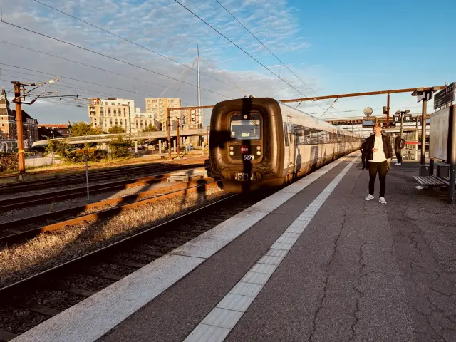 Billede af DSB MF 5079 fotograferet ud for Odense Banegård Center.