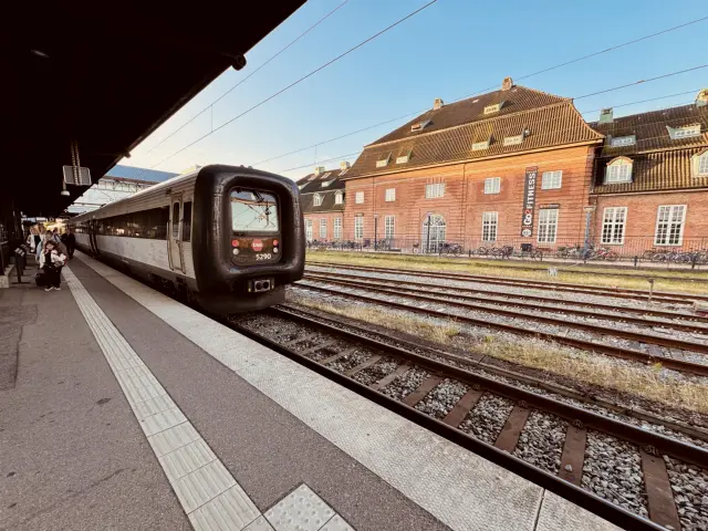 Billede af DSB MF 5090 fotograferet ud for Odense Banegård Center.