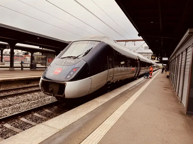 Billede af DSB MG 5640 fotograferet ud for Odense Banegård Center.