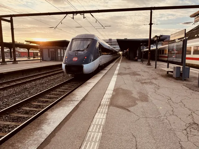 Billede af DSB MG 5620 fotograferet ud for Odense Banegård Center.