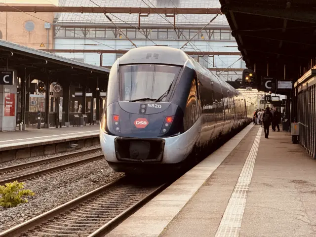 Billede af DSB MG 5620 fotograferet ud for Odense Banegård Center.