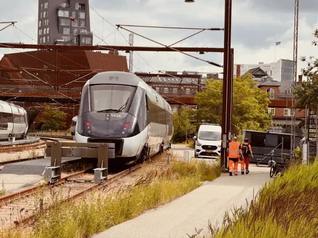 Billede af DSB MG 5618 fotograferet ud for Østerport Station.