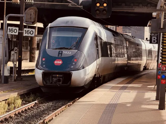 Billede af DSB MG 5622 fotograferet ud for København Hovedbanegård.