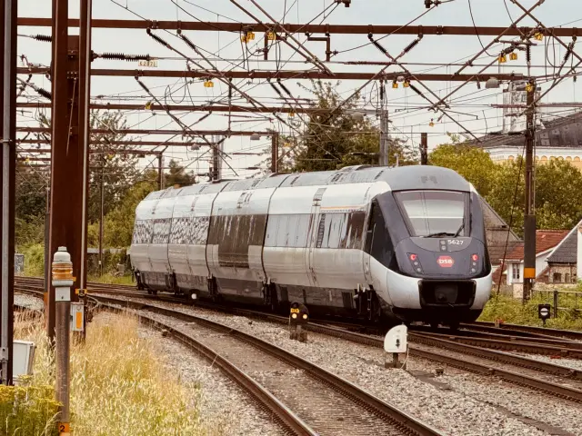 Billede af DSB MG 5627 fotograferet ud for Odense Banegård Center.
