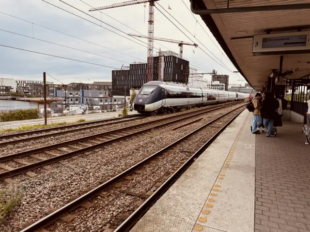 Billede af DSB MG 5637 fotograferet ud for Nordhavn S-togstrinbræt.