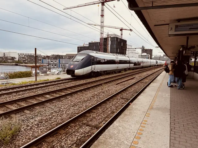 Billede af DSB MG 5637 fotograferet ud for Nordhavn S-togstrinbræt.