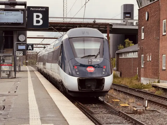 Billede af DSB MG 5638 fotograferet ud for Odense Banegård Center.