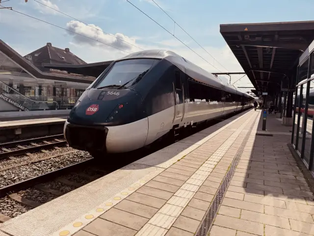 Billede af DSB MG 5646 fotograferet ud for Odense Banegård Center.