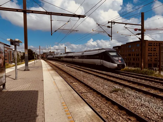 Billede af DSB MG 5650 fotograferet ud for Nordhavn S-togstrinbræt.