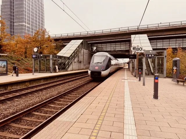 Billede af DSB MG 5662 fotograferet ud for Ørestad Station.