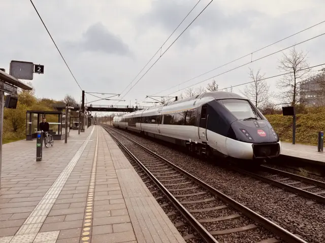 Billede af DSB MG 5665 fotograferet ud for Ørestad Station.