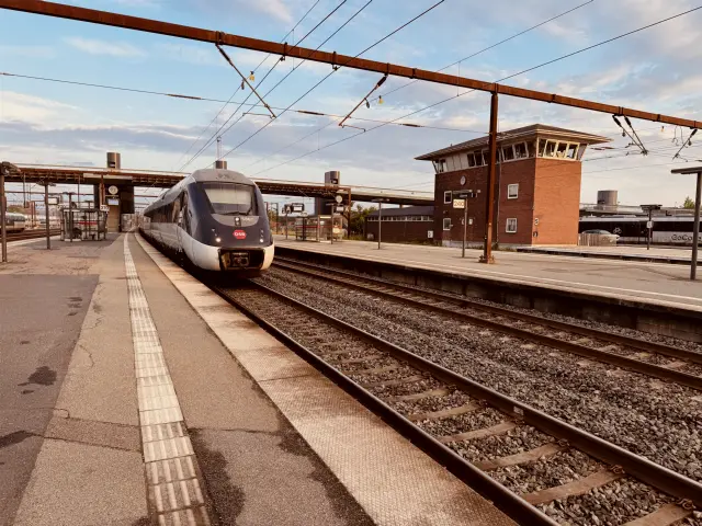 Billede af DSB MG 5667 fotograferet ud for Odense Banegård Center.