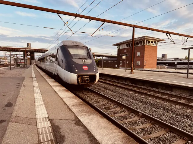 Billede af DSB MG 5667 fotograferet ud for Odense Banegård Center.