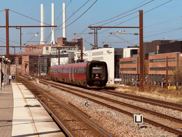 Billede af DSB ER 2011 fotograferet ud for Nordhavn S-togstrinbræt.
