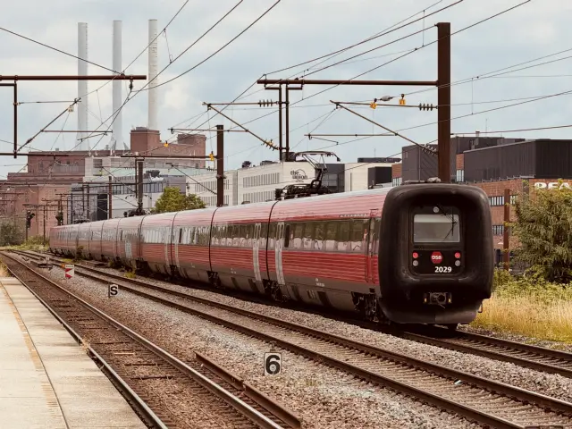 Billede af DSB ER 2029 fotograferet ud for Nordhavn S-togstrinbræt.