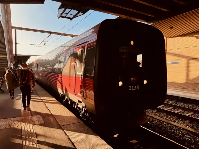 Billede af DSB ER 2038 fotograferet ud for Odense Banegård Center.