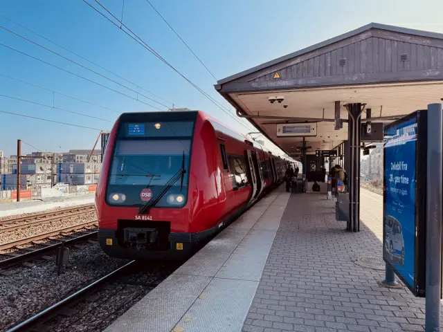 Billede af DSB SA 8141 fotograferet ud for Nordhavn S-togstrinbræt.