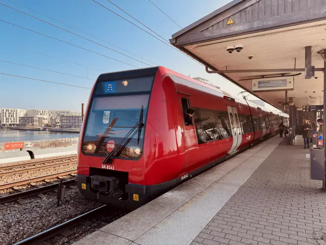 Billede af DSB SA 8141 fotograferet ud for Nordhavn S-togstrinbræt.