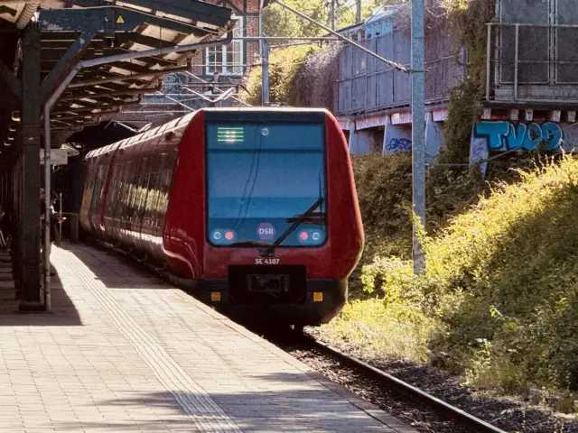 Billede af DSB SE 4107 fotograferet ud for Østerport Station.