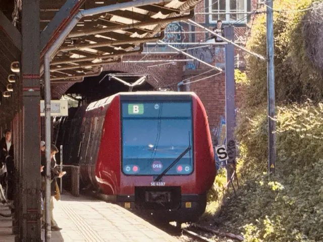 Billede af DSB SE 4107 fotograferet ud for Østerport Station.