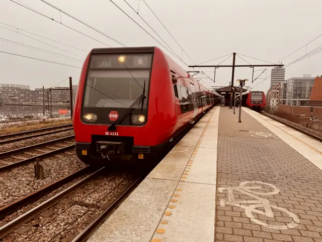 Billede af DSB SE 4131 fotograferet ud for Nordhavn S-togstrinbræt.