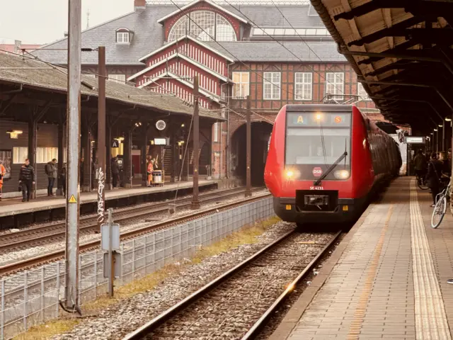 Billede af DSB SE 4131 fotograferet ud for Østerport Station.