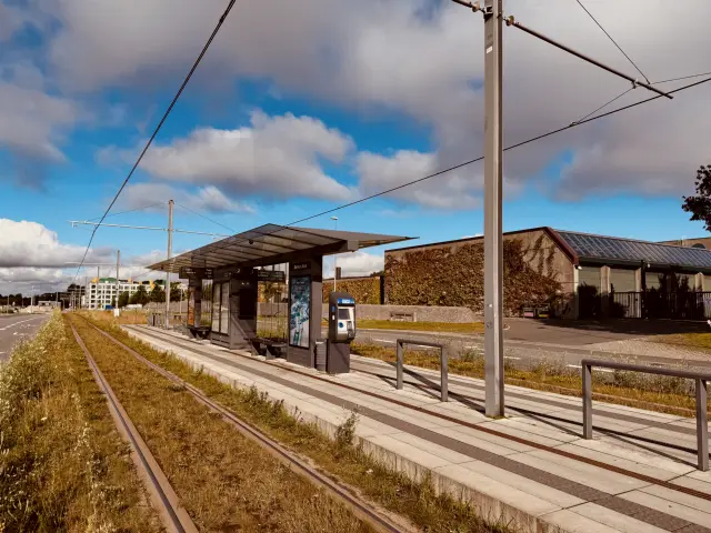 Billede af Nehrus Allé Letbanestation.