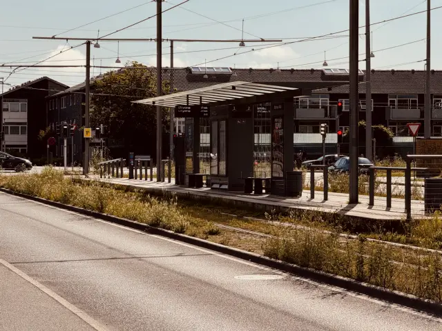 Billede af Nehrus Allé Letbanestation.