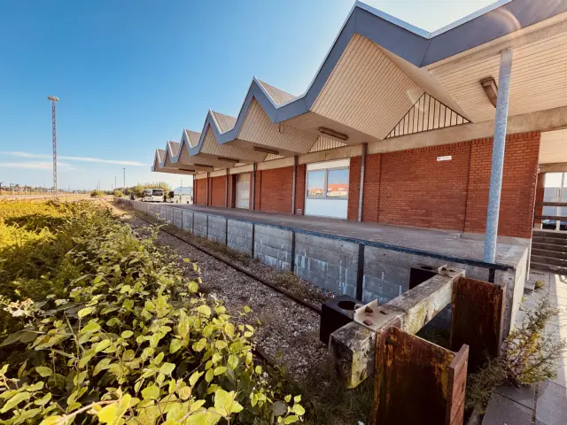 Billede af Frederikshavn Stations varehus.