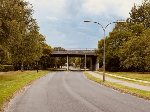 Billede af broen ved Aabybro Stations ind og udkørsel.