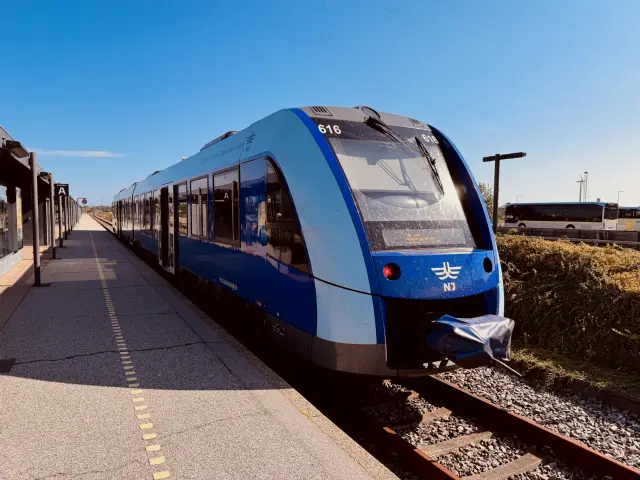 Billede af NJJ LM 616 fotograferet ud for Frederikshavn Station.