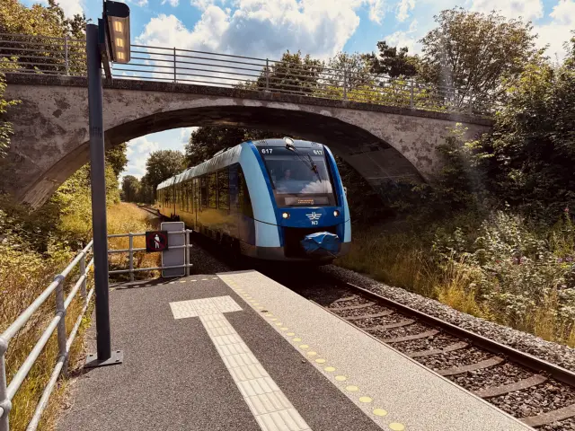 Billede af NJJ LM 617 fotograferet ud for Hjørring Øst Station.