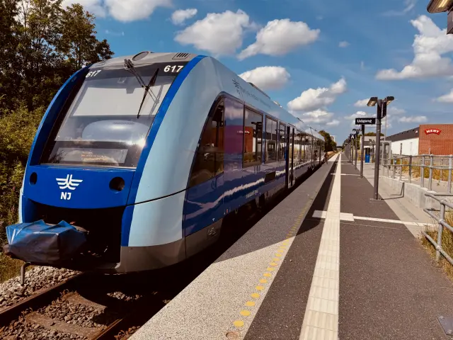 Billede af NJJ LM 617 fotograferet ud for Hjørring Øst Station.