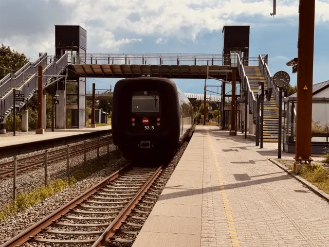 Billede af DSB MF 5065 fotograferet ud for Svenstrup (Jylland) Station.